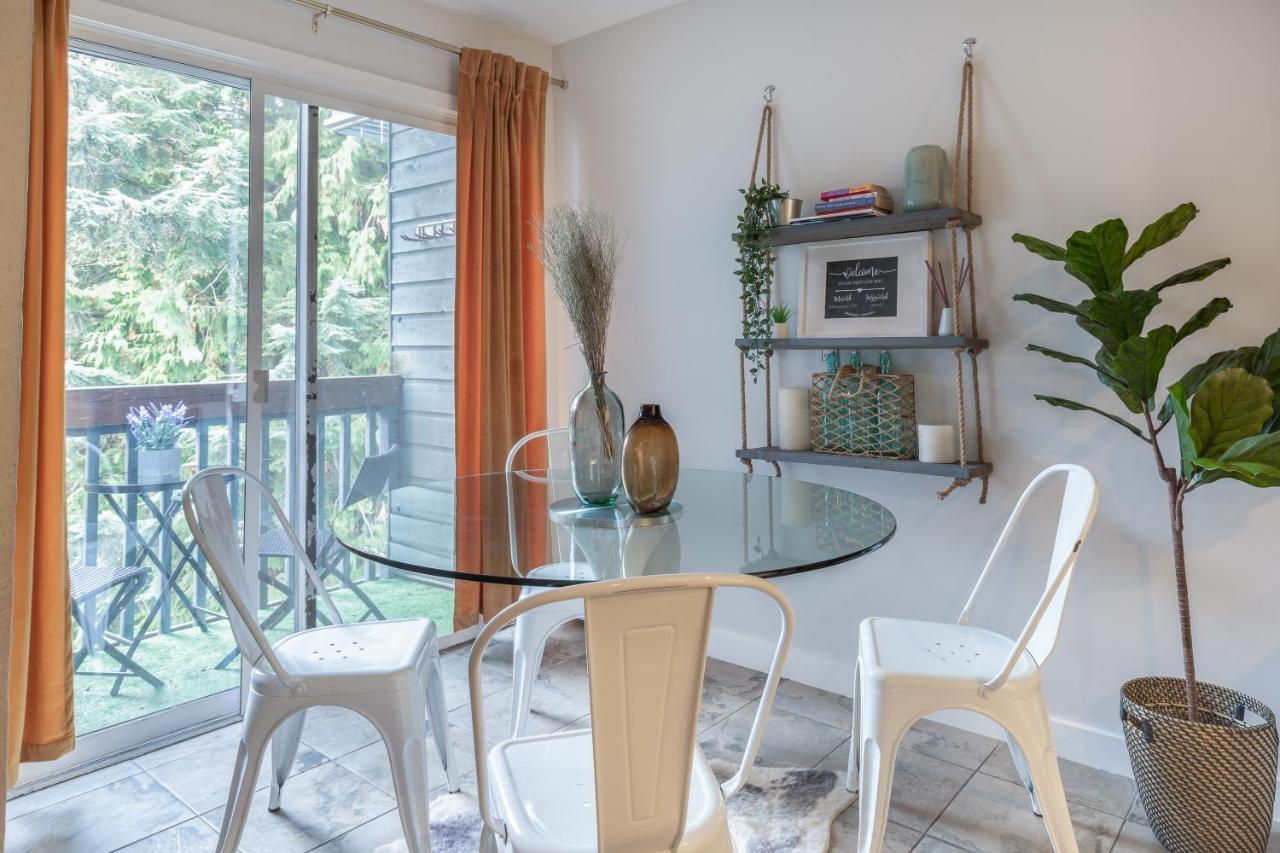 Updated Whistler Creek Studio With Parking Esterno foto