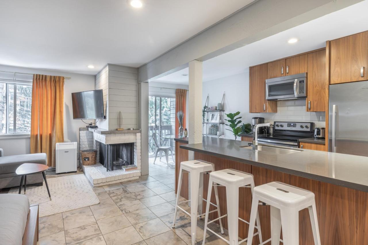 Updated Whistler Creek Studio With Parking Esterno foto