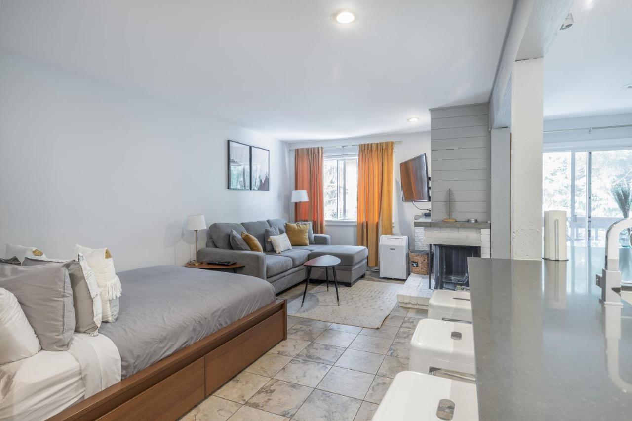 Updated Whistler Creek Studio With Parking Esterno foto