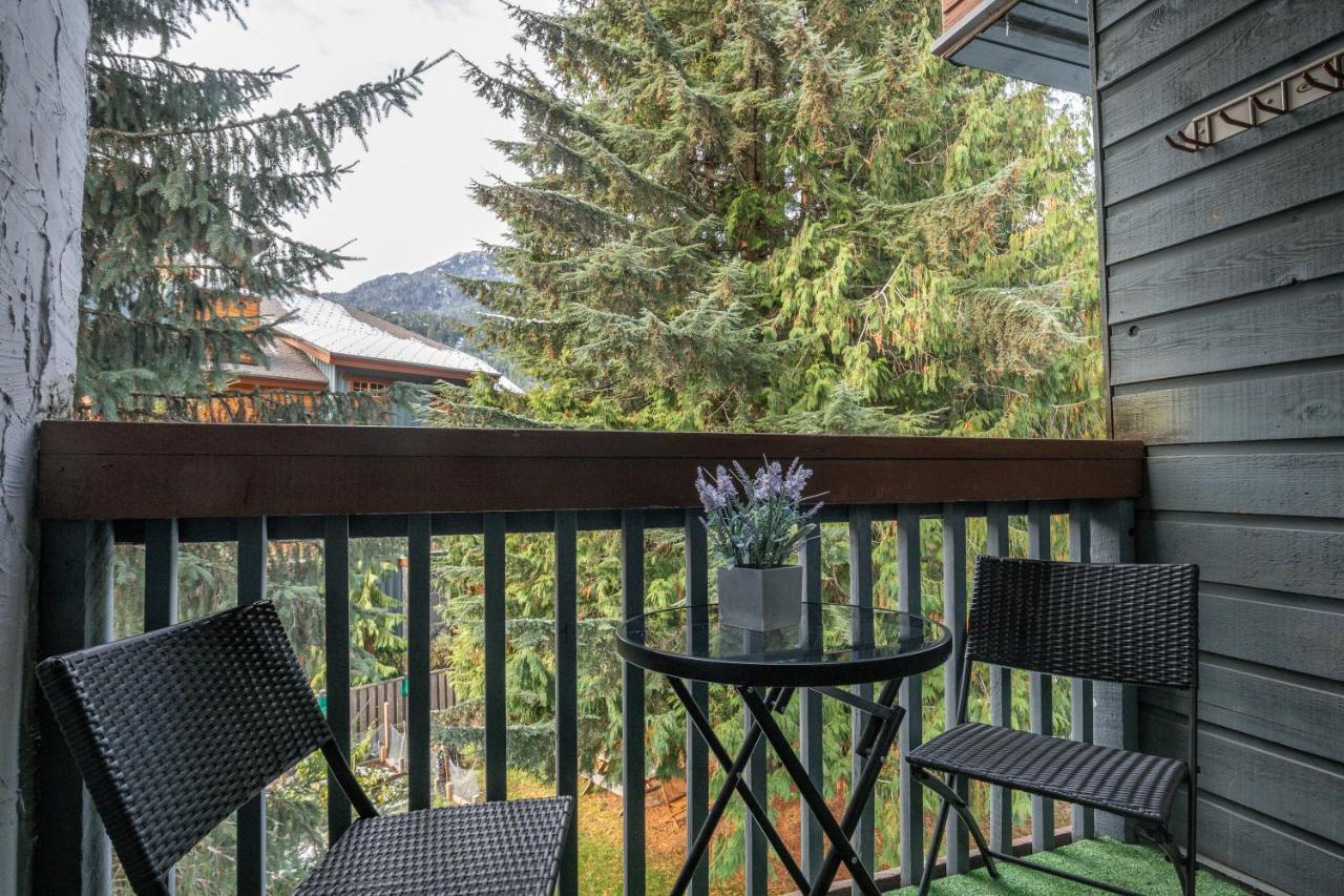 Updated Whistler Creek Studio With Parking Esterno foto